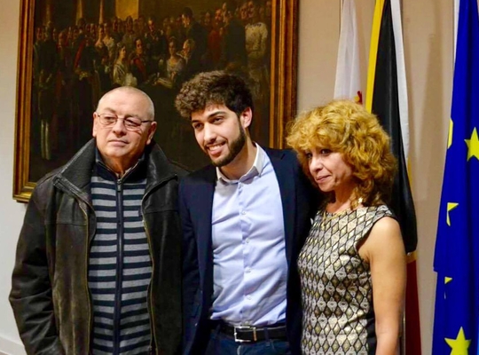 Niels Vandeweyer Niels Vandeweyer legt eed af in het bijzijn van zijn ouders