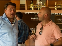 Fractieleider Patrick Leenders met parlementslid Wouter Raskin